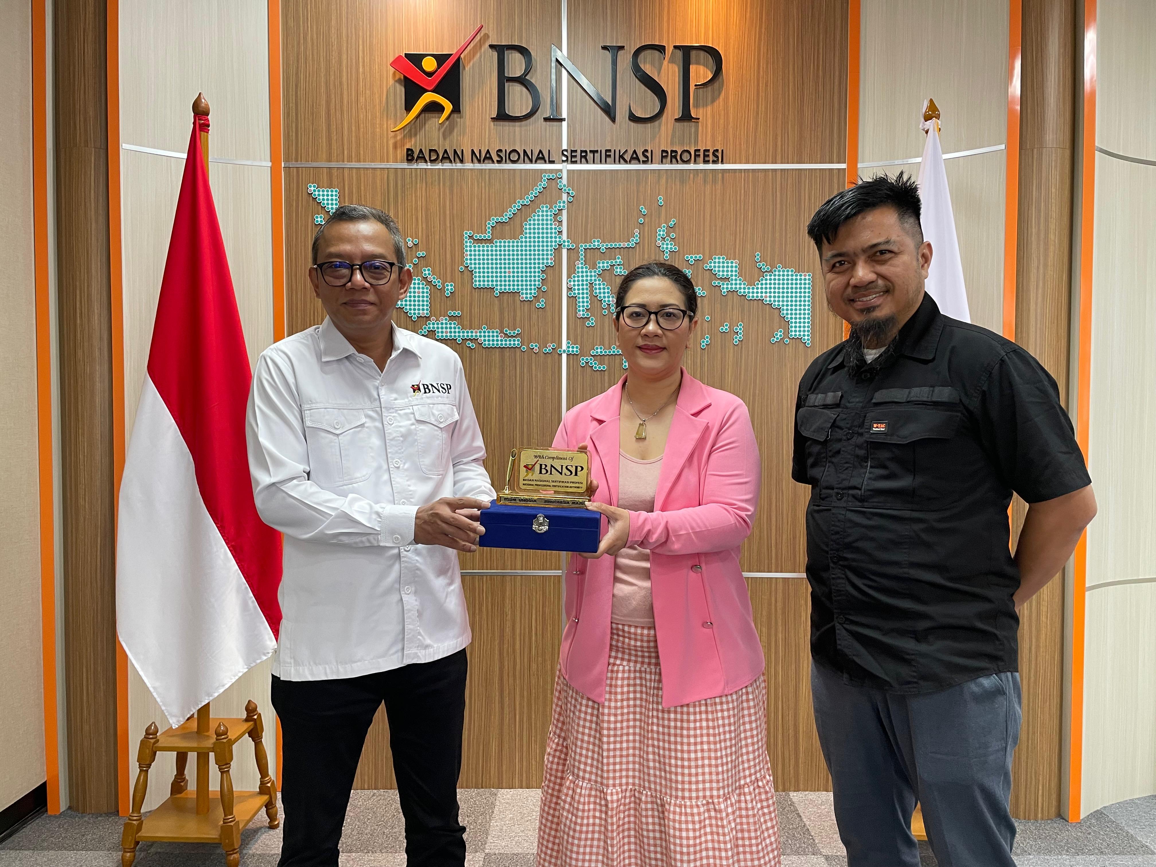 BNSP Serahkan Sertifikat Lisensi dan Plakat kepada LSP Binatu Indonesia: Langkah Besar dalam Profesionalisasi Industri Laundry